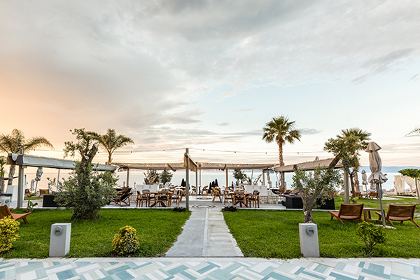 amazing-venue-honeymoon-greece-blue-carpet-luxury-suites_09