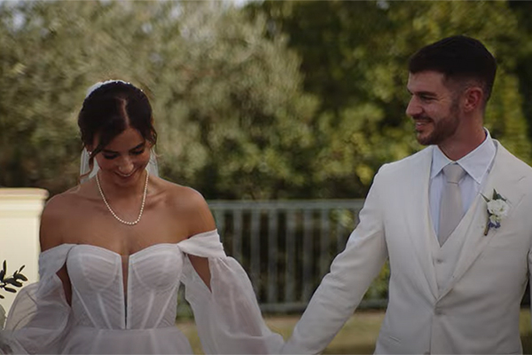 Amazing wedding video with a blend of love, beauty and celebration Amazing wedding video with a blend of love, beauty and celebration