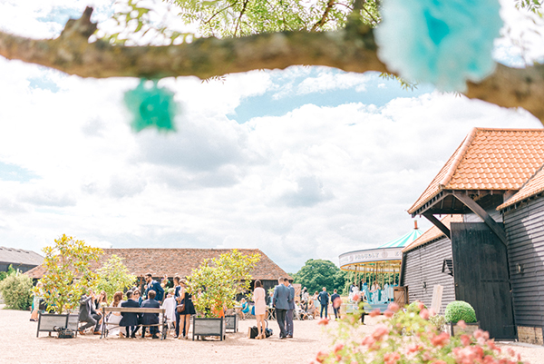 beautiful-rustic-barn-wedding-18