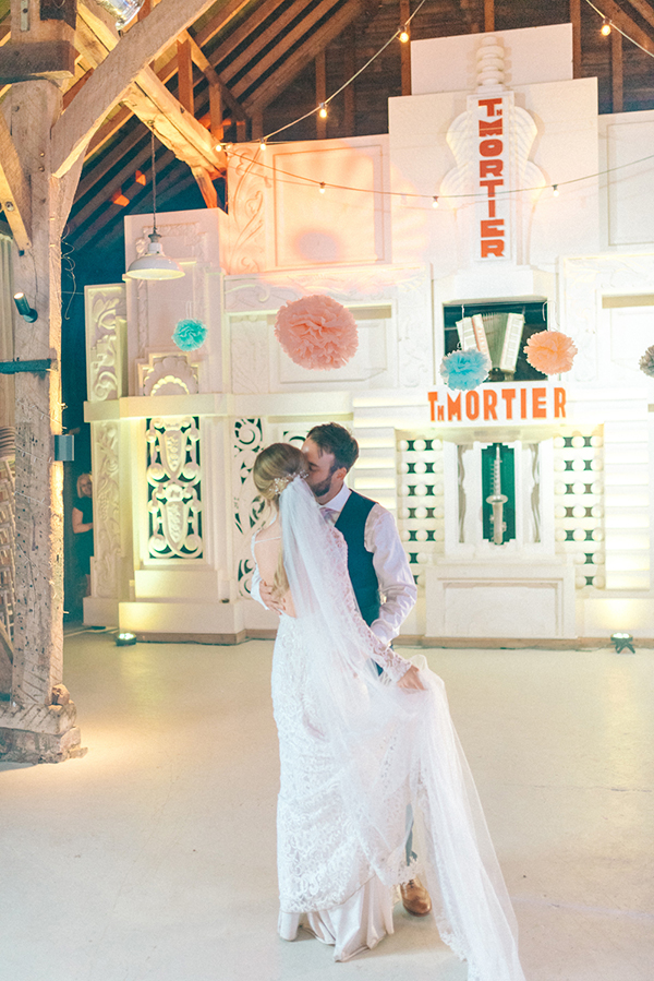 beautiful-rustic-barn-wedding-29