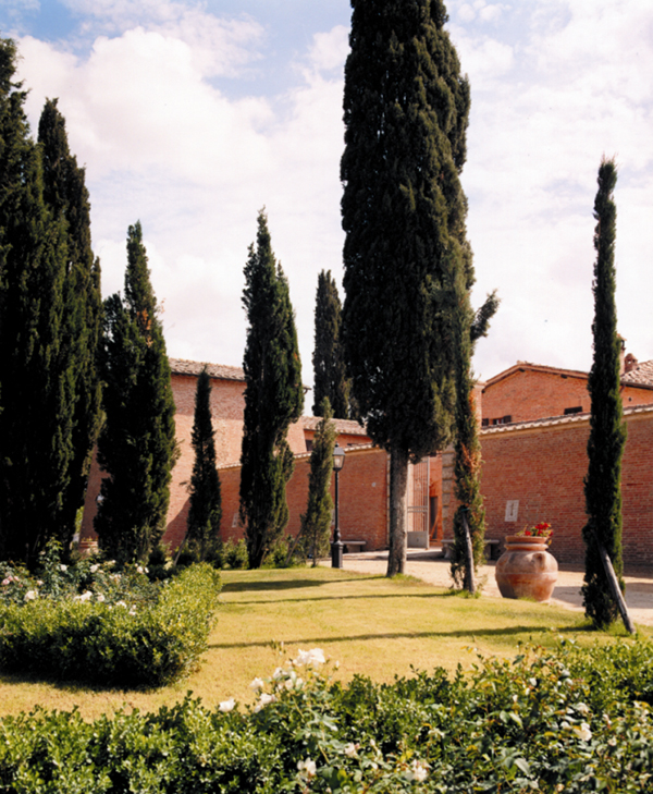 celebrate-specia-day-most-romantic-scenery-castello-di-leonina-siena-italy_03
