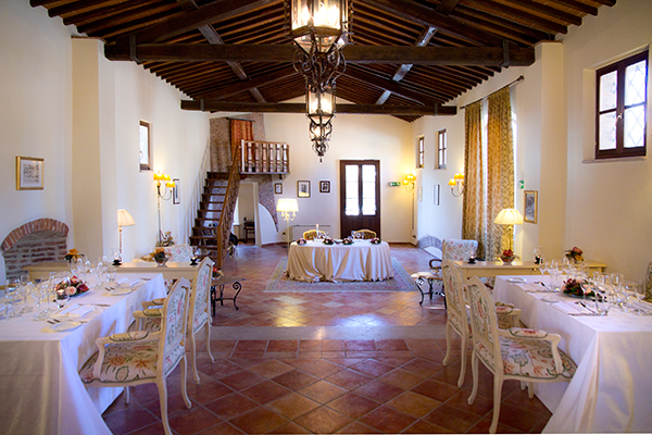 celebrate-specia-day-most-romantic-scenery-castello-di-leonina-siena-italy_07x