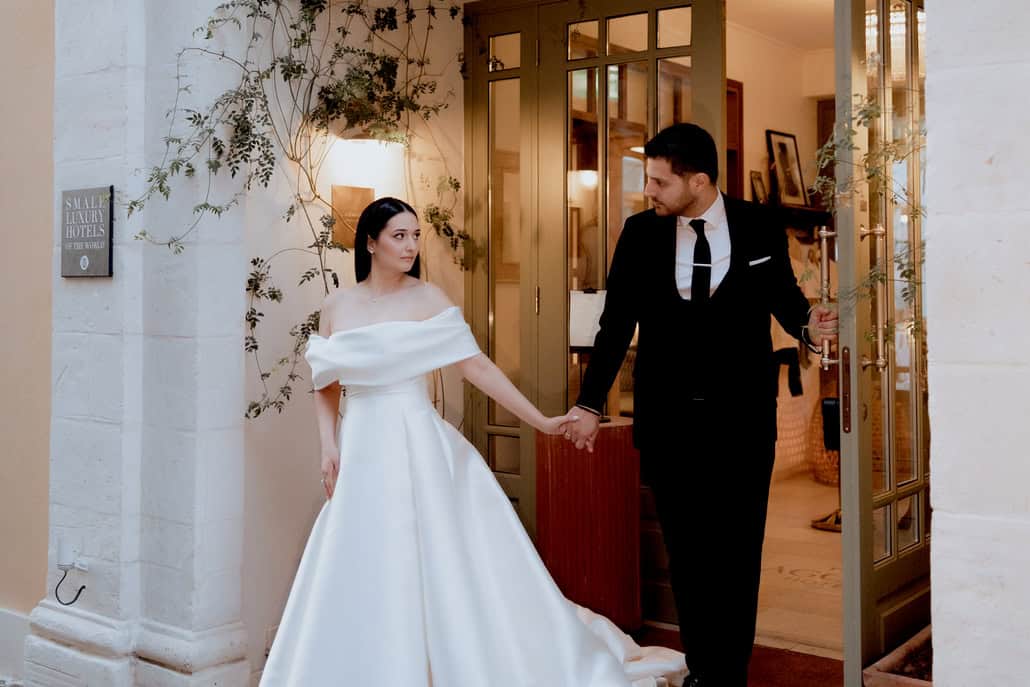Chic summer wedding in Nicosia with gorgeous white flowers | Eliana & Theoharis