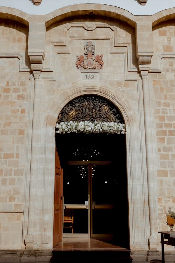 Chic Summer Wedding Nicosia Gorgeous White Flowers