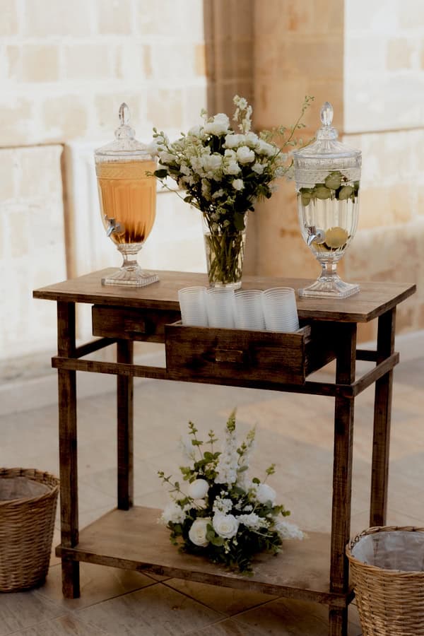 Chic Summer Wedding Nicosia Gorgeous White Flowers