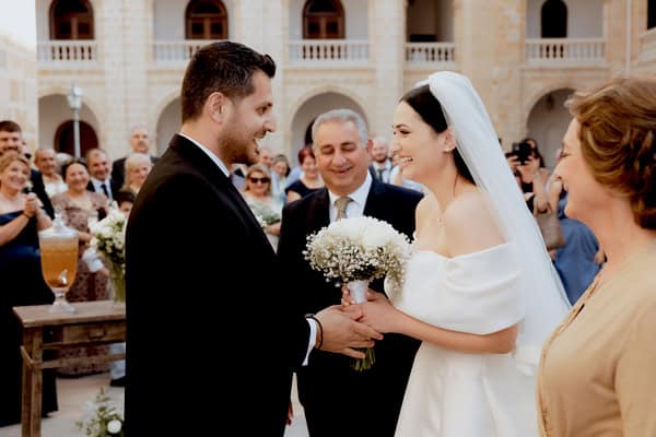 Chic Summer Wedding Nicosia Gorgeous White Flowers