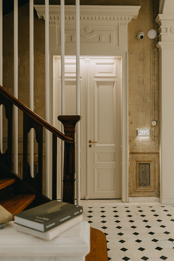 choose-the-bold-type-hotel-dreamy-wedding-reception_09