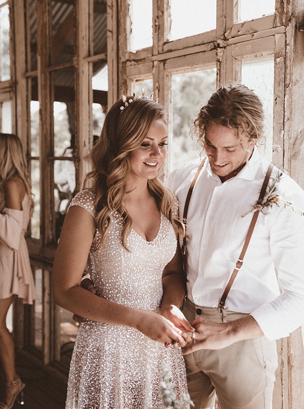 coachella-inspired-wedding-sparkly-touches_17