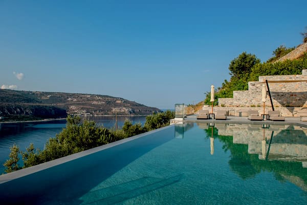 Dreamy setting for a romantic wedding in Mani