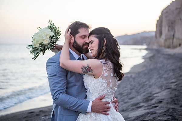 Dreamy wedding in Santorini with peach and white colors | Andrea & Andre Dreamy wedding in Santorini with peach and white colors | Andrea & Andre