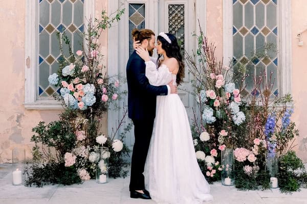 A dreamy wedding shoot in a historic Cretan mansion