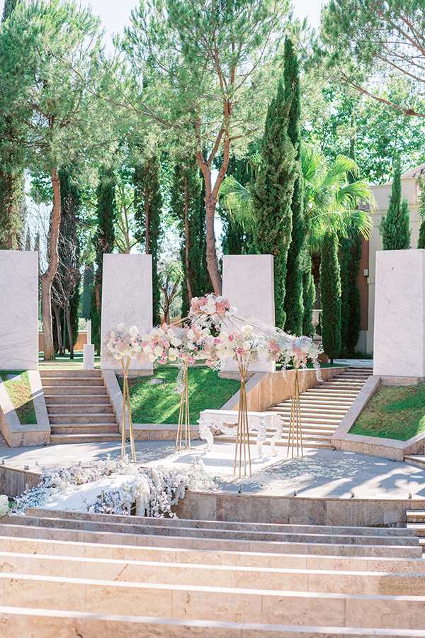 flower-filled-wedding-spain-blush-pink-details_13x