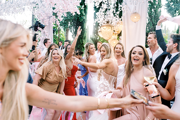 flower-filled-wedding-spain-blush-pink-details_39