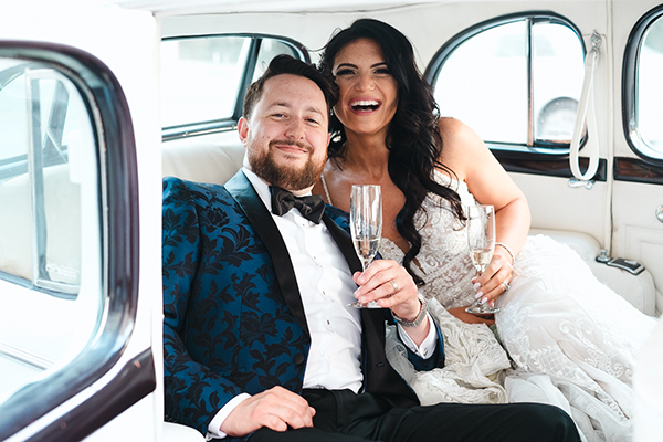 Gold & white summer wedding in Canada with romantic touches | Jessica & Daniel