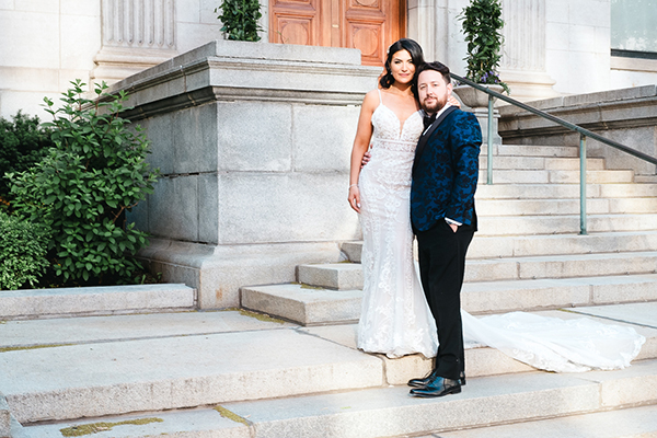 gold-white-summer-wedding-canada-romantic-touches_01x