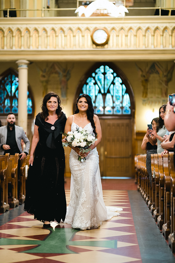 gold-white-summer-wedding-canada-romantic-touches_12