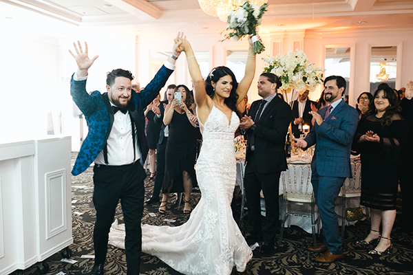 gold-white-summer-wedding-canada-romantic-touches_28