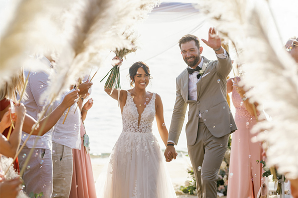Gorgeous summer wedding in Naxos with a bohemian vibe | Lorraine & Eric Gorgeous summer wedding in Naxos with a bohemian vibe | Lorraine & Eric