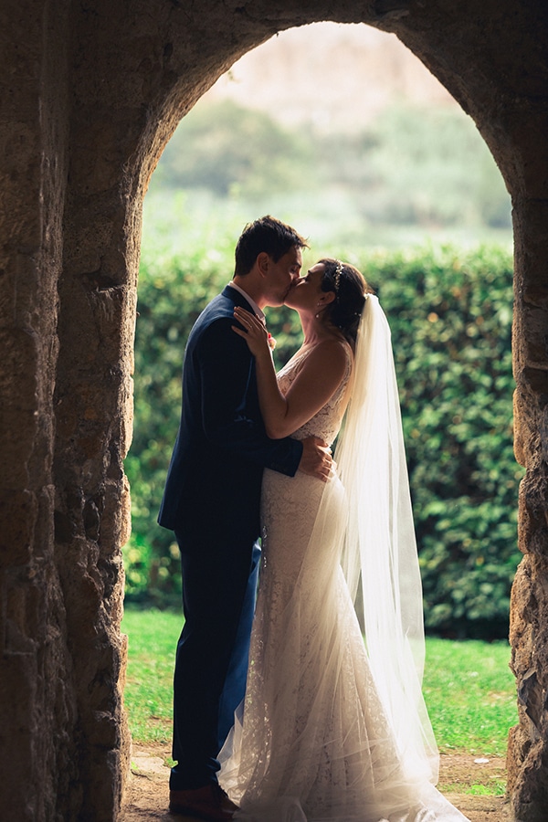 gorgeous-wedding-burgundy-hues-italy_21