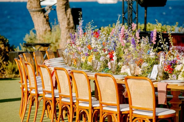 Lavish garden-style wedding decoration ideas with vibrant blooms