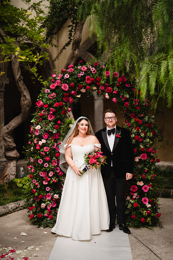 lush-pink-floral-wedding-sorrento-italy_02x