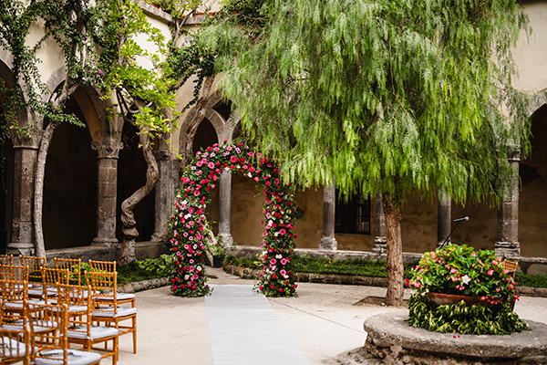 lush-pink-floral-wedding-sorrento-italy_08