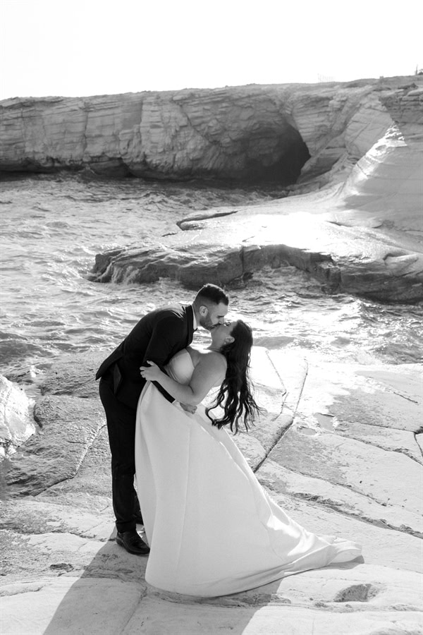 modern-elegance-bold-black-details-chic-nicosia-wedding_11