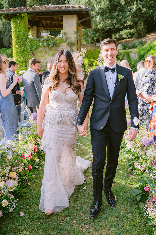 modern-garden-wedding-florence-italy-lush-florals_01