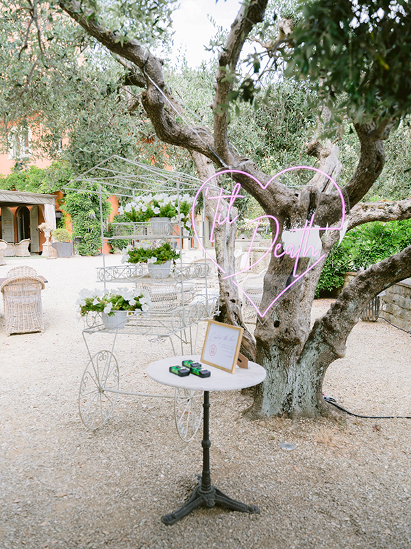modern-garden-wedding-florence-italy-lush-florals_24