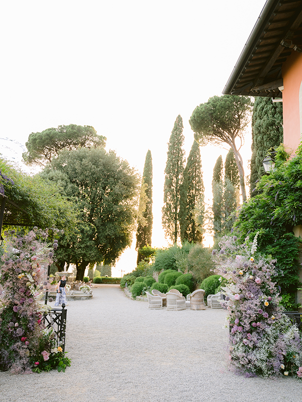 modern-garden-wedding-florence-italy-lush-florals_27
