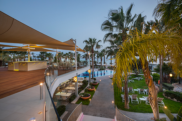 romantic-honeymoon-luxurious-aquamare-hotel-cyprus_02