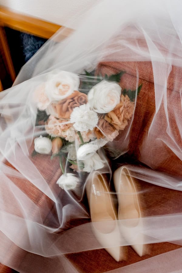 Spring Wedding Columbia Beach Resort Romantic White Terracotta Flowers