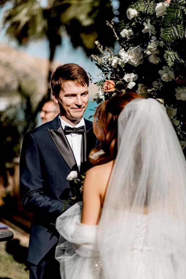 Spring Wedding Columbia Beach Resort Romantic White Terracotta Flowers