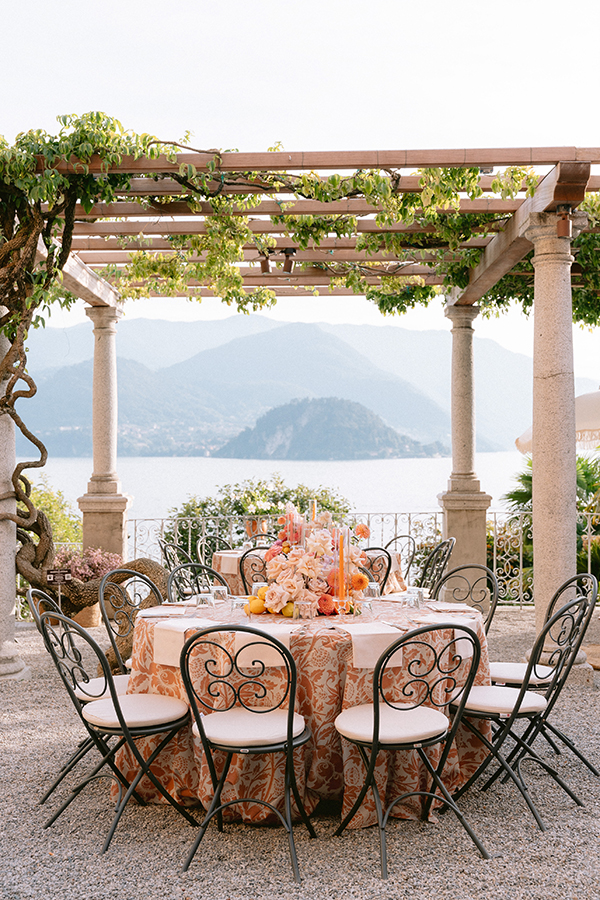 stunning-lake-como-wedding-lush-florals_08