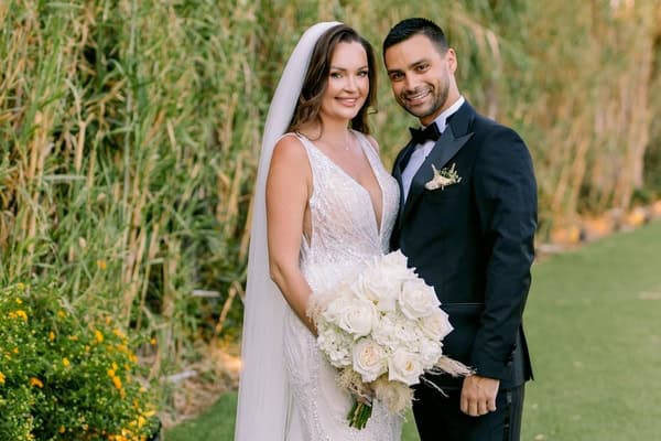 Timeless seaside wedding in muted tones and natural blooms | Gina & Hamam Timeless seaside wedding in muted tones and natural blooms | Gina & Hamam