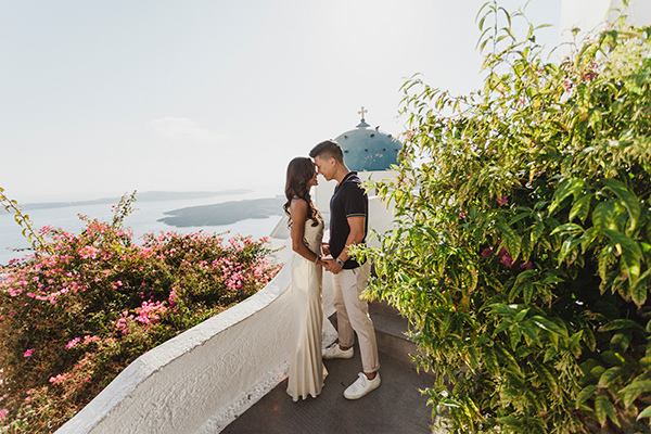 Utterly romantic honeymoon photoshoot in Santorini with stunning views │ Jackie & Kevin Utterly romantic honeymoon photoshoot in Santorini with stunning views │ Jackie & Kevin