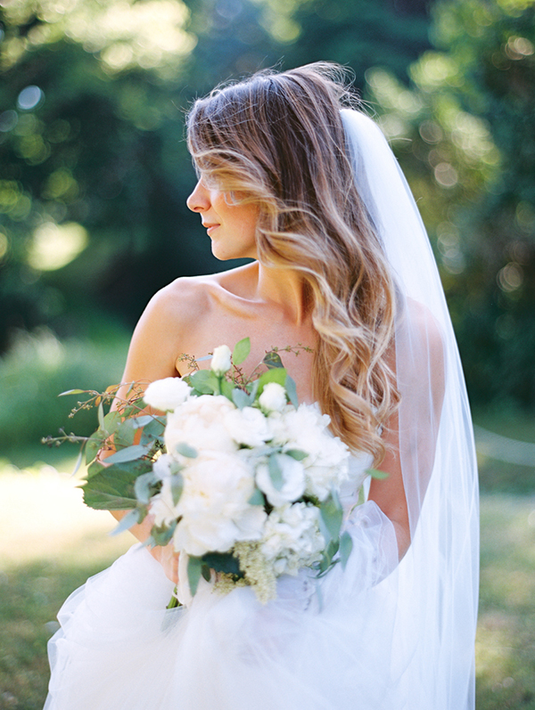 white-bridal-bouquet